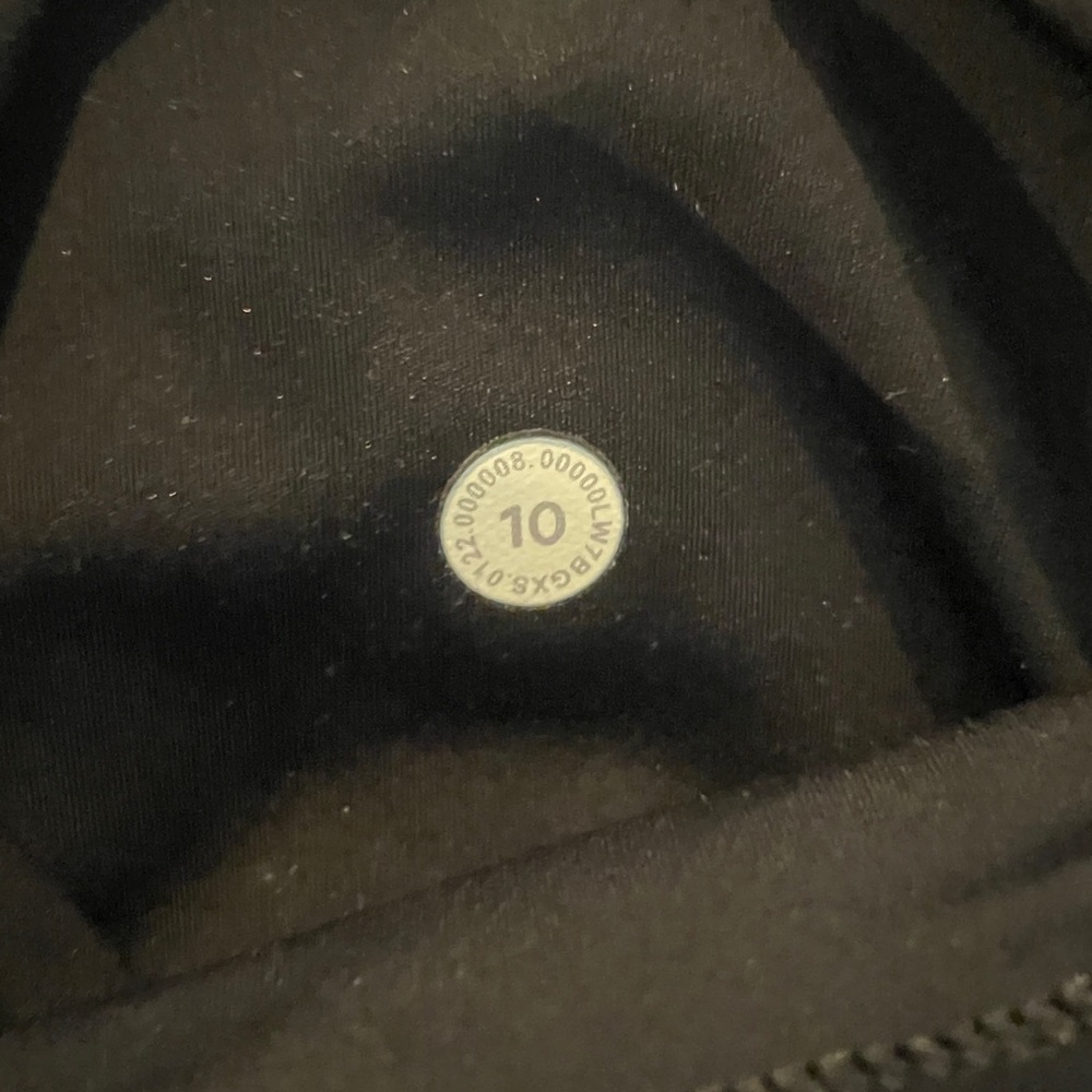 Lululemon Fast and Free High Rise Short 8" in Black - Picture 8 of 8